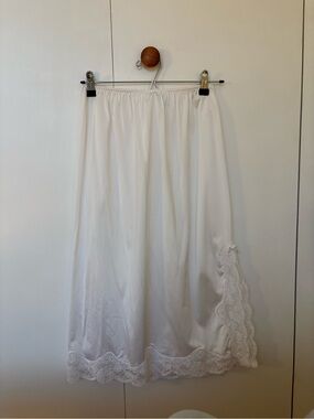 Elegant White Lace-Trim Half Slip